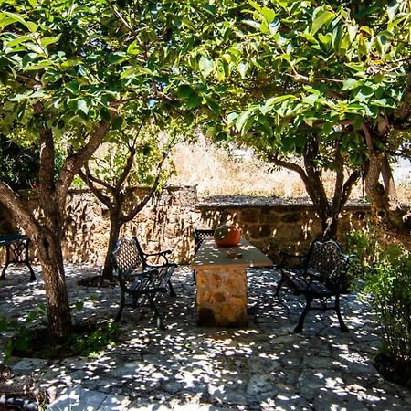 Traditional Stone Home With View Throfarion Luaran gambar